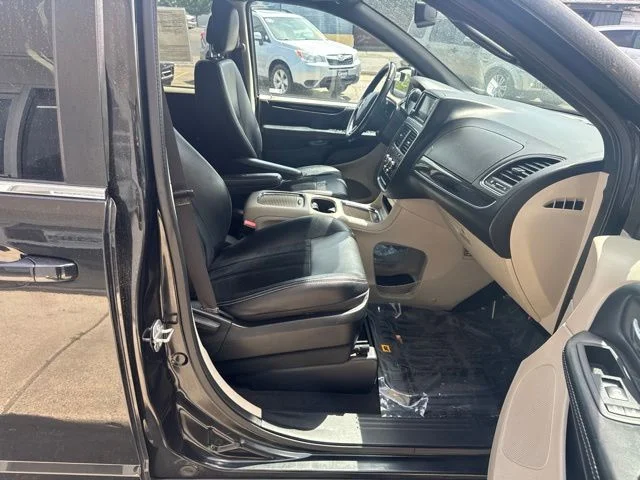 Used 2018 Brilliant Black Crystal Pearlcoat Dodge SXT image 4