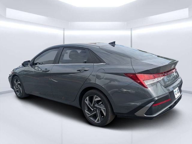 Used 2024 Gray Hyundai SEL image 5