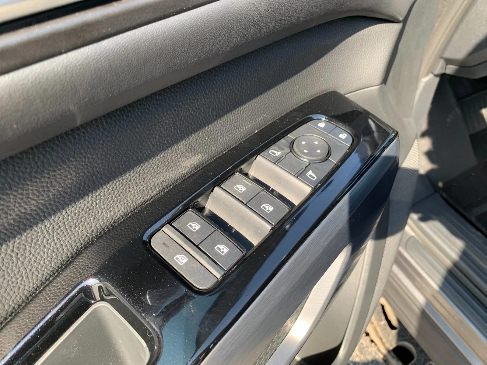 New 2026 Gun Metallic Nissan SL image 12