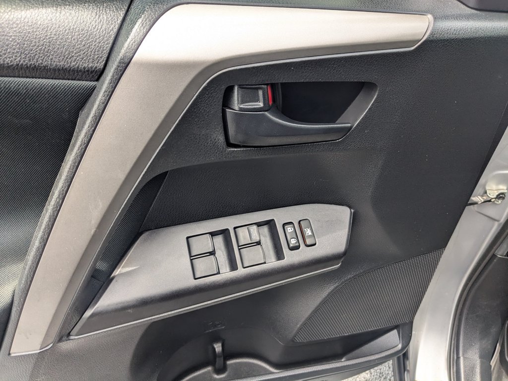 Used 2018  Toyota LE image 12