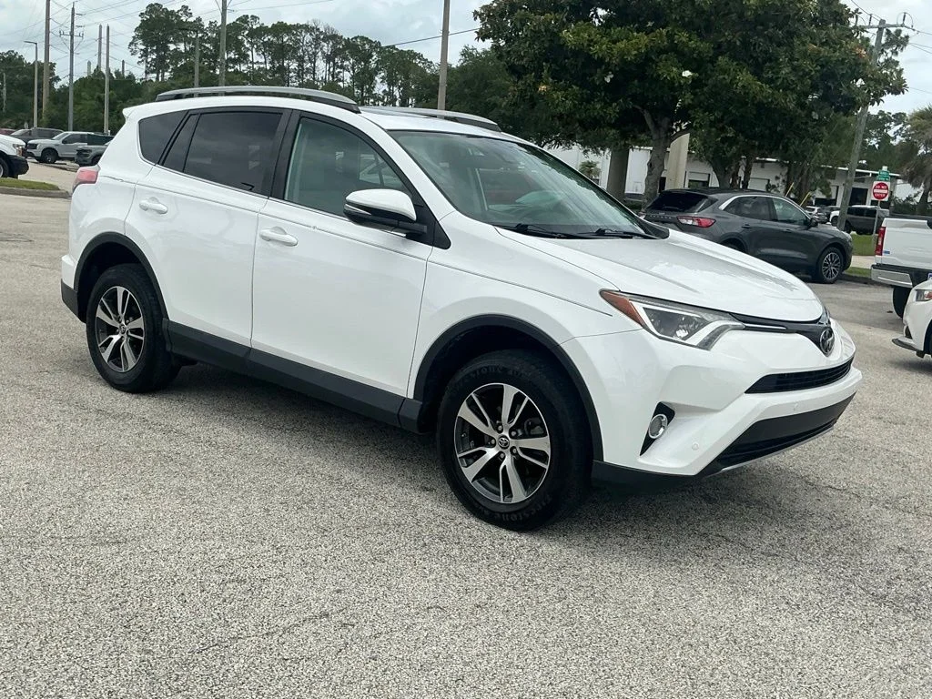 Used 2017 White Toyota XLE image 14