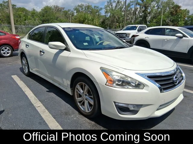 Used 2013 White Nissan 2.5 SV image 1