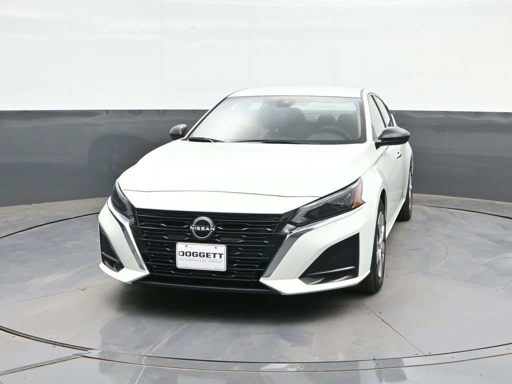 Used 2024 White Nissan 2.5 S image 25