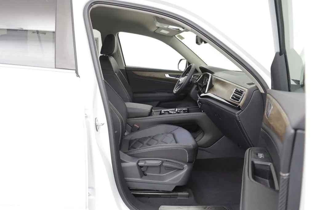 New 2026 Opal White Volkswagen SE w/Technology image 19