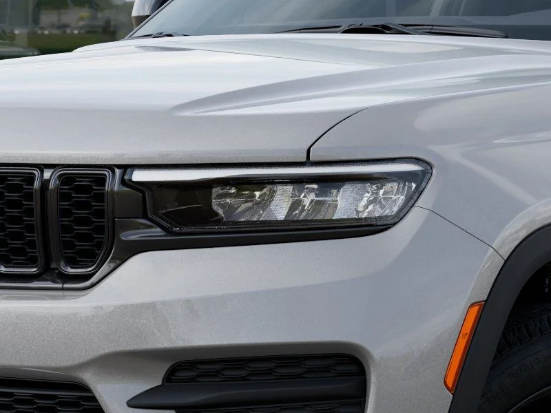 New 2025 Silver Zynith Exterior Paint Jeep Laredo image 10