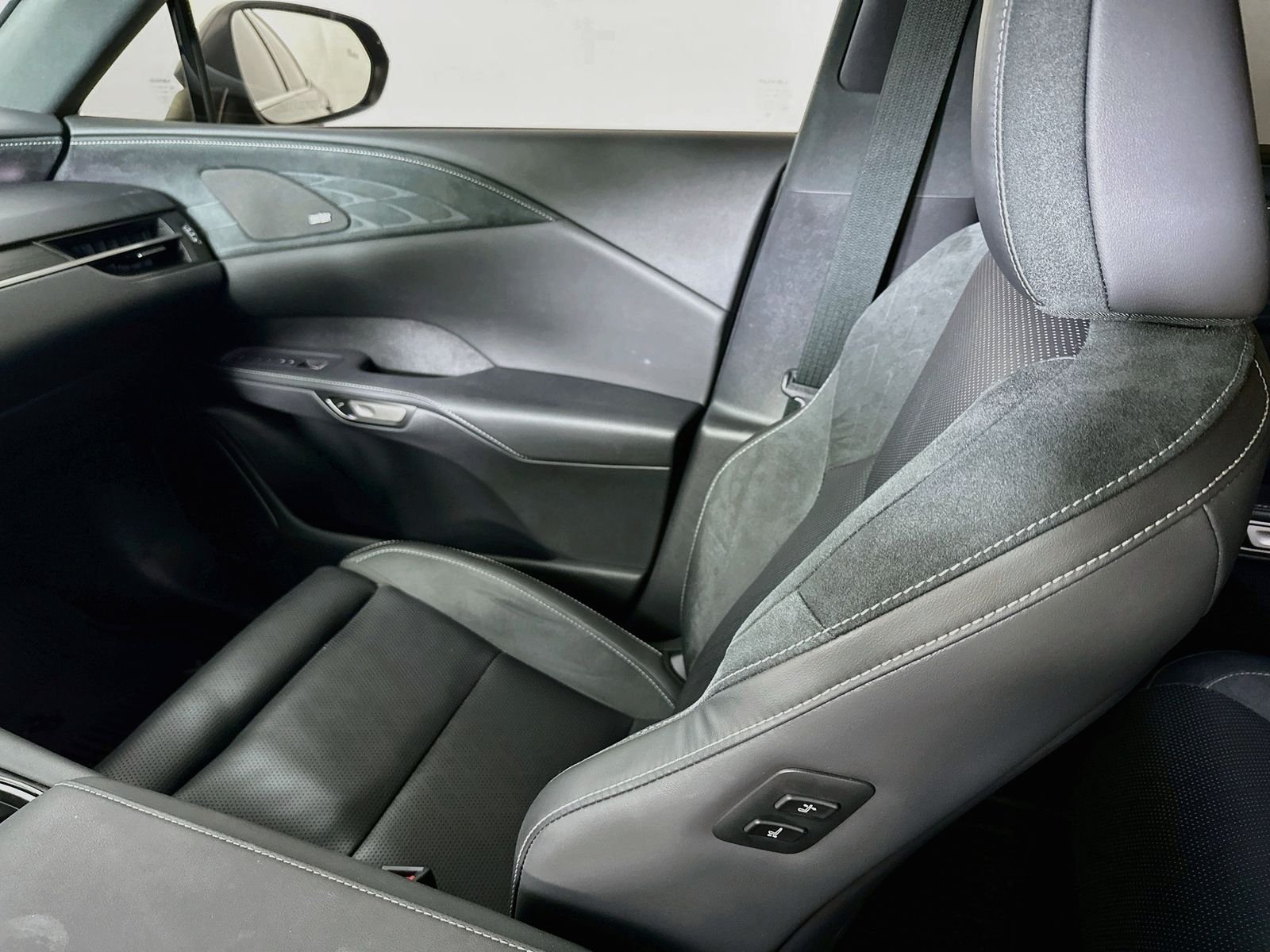 Used 2025 Caviar Lexus 450h+ Luxury image 25