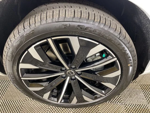 2025 Volvo XC90 Plus - Photo 36
