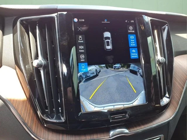 Certified Used 2023 Crystal White Volvo Plus image 30