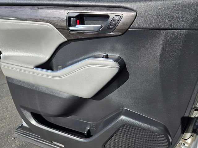 Used 2022 Silver Toyota Platinum image 17