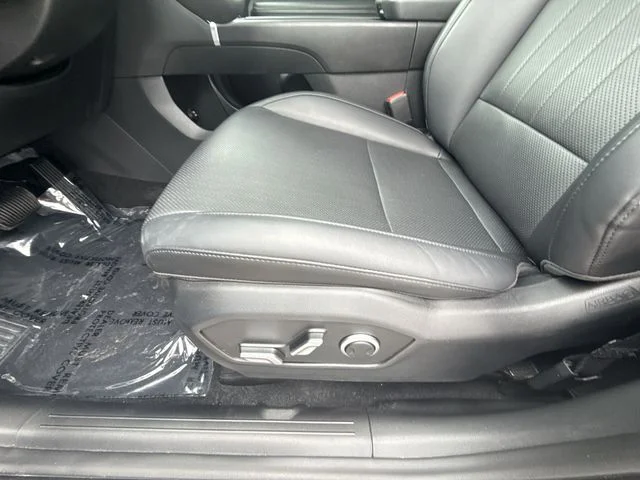 Used 2024 Black Hyundai SEL image 12