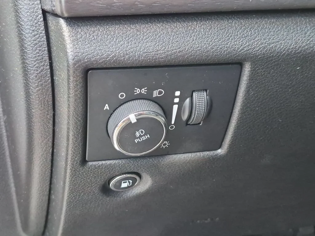 Used 2018 White Jeep Altitude image 14