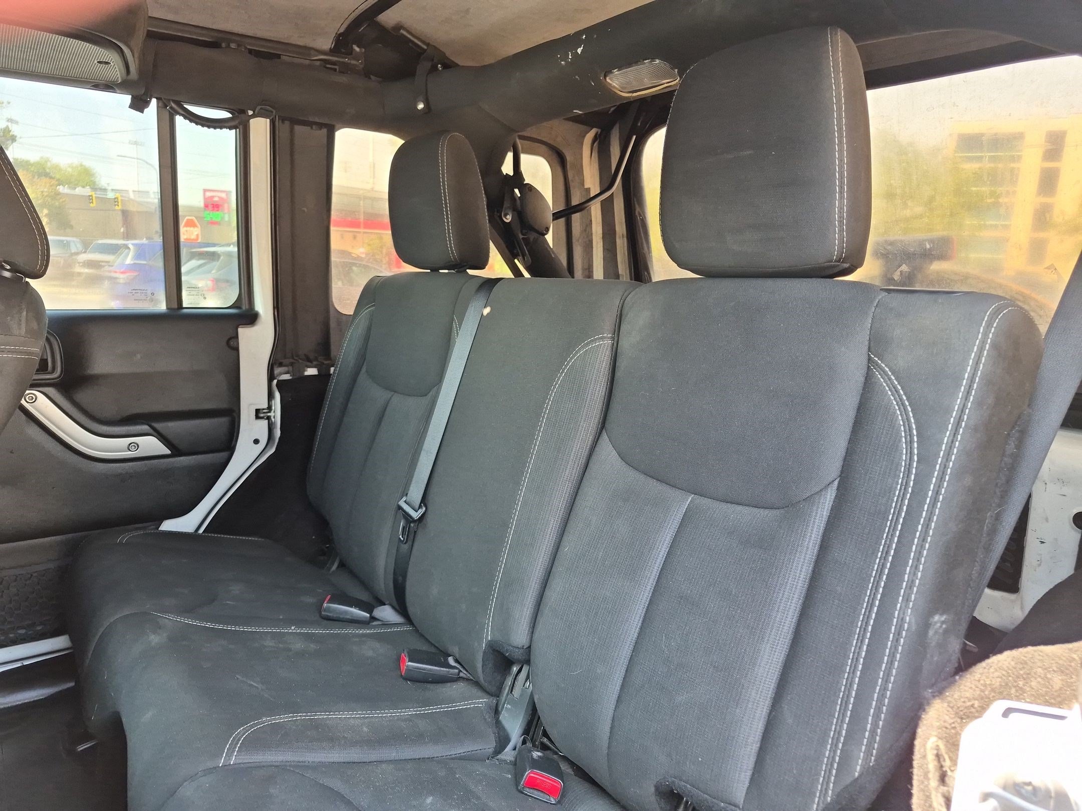 Used 2016 Bright White Clearcoat Jeep Rubicon image 25