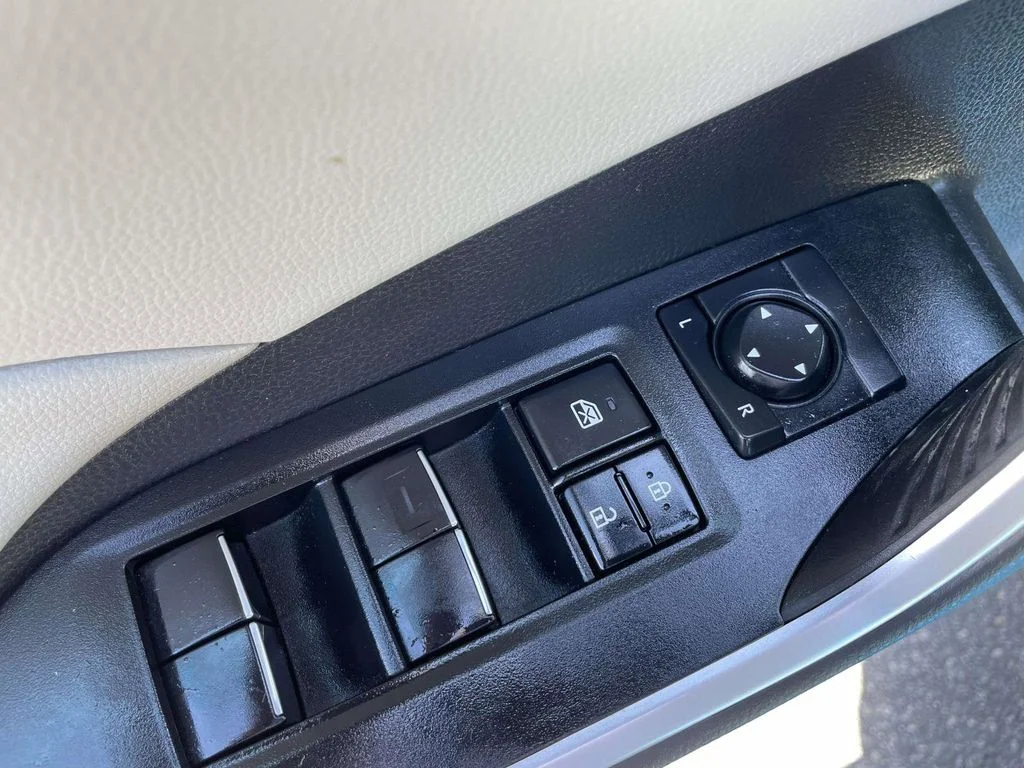 Used 2021 Blue Toyota XLE Premium image 25