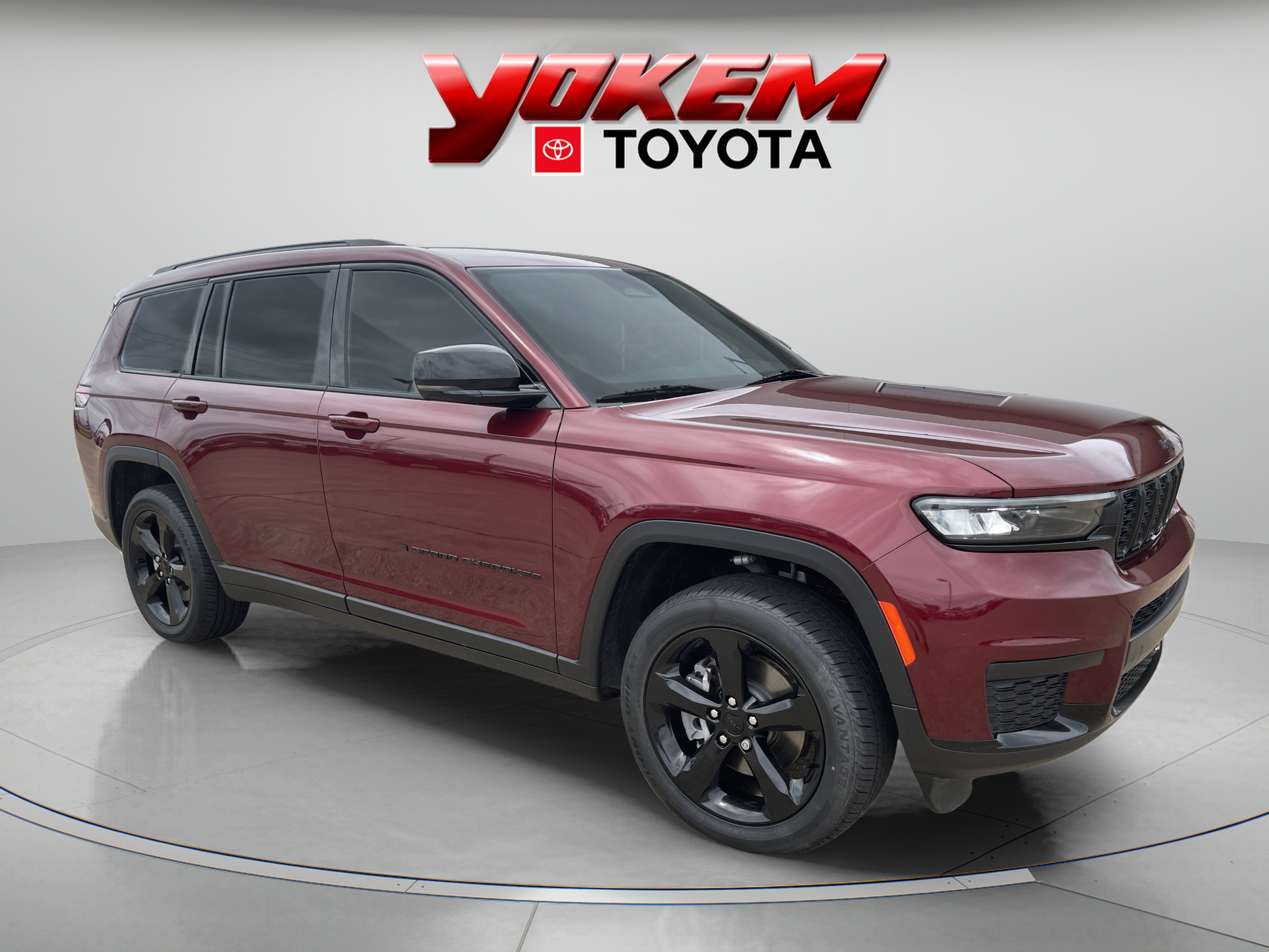 Used 2023 Velvet Red Pearlcoat Jeep Altitude image 6