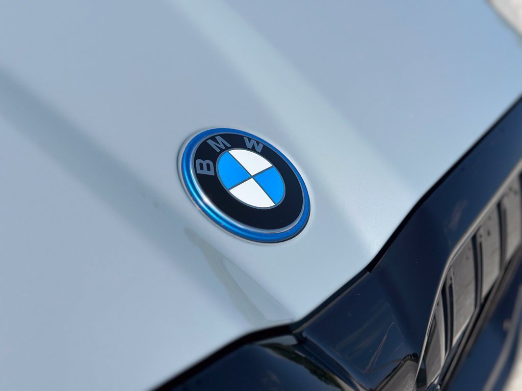New 2027 Brooklyn Grey Metallic BMW 550e xDrive image 10