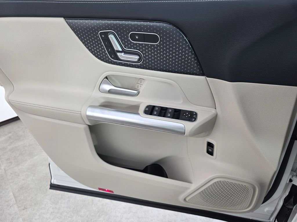 New 2026 Polar White Mercedes-Benz GLA 250 image 15