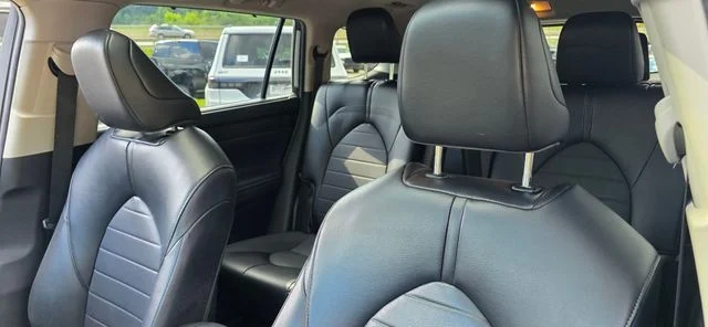 Used 2022 Silver Toyota XLE image 27