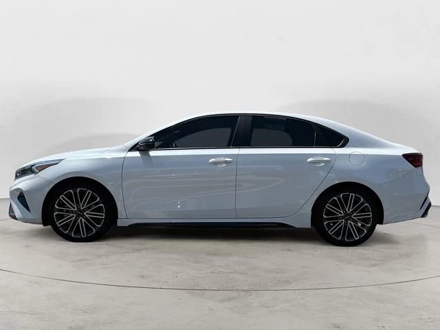 Used 2023 White Kia GT image 3