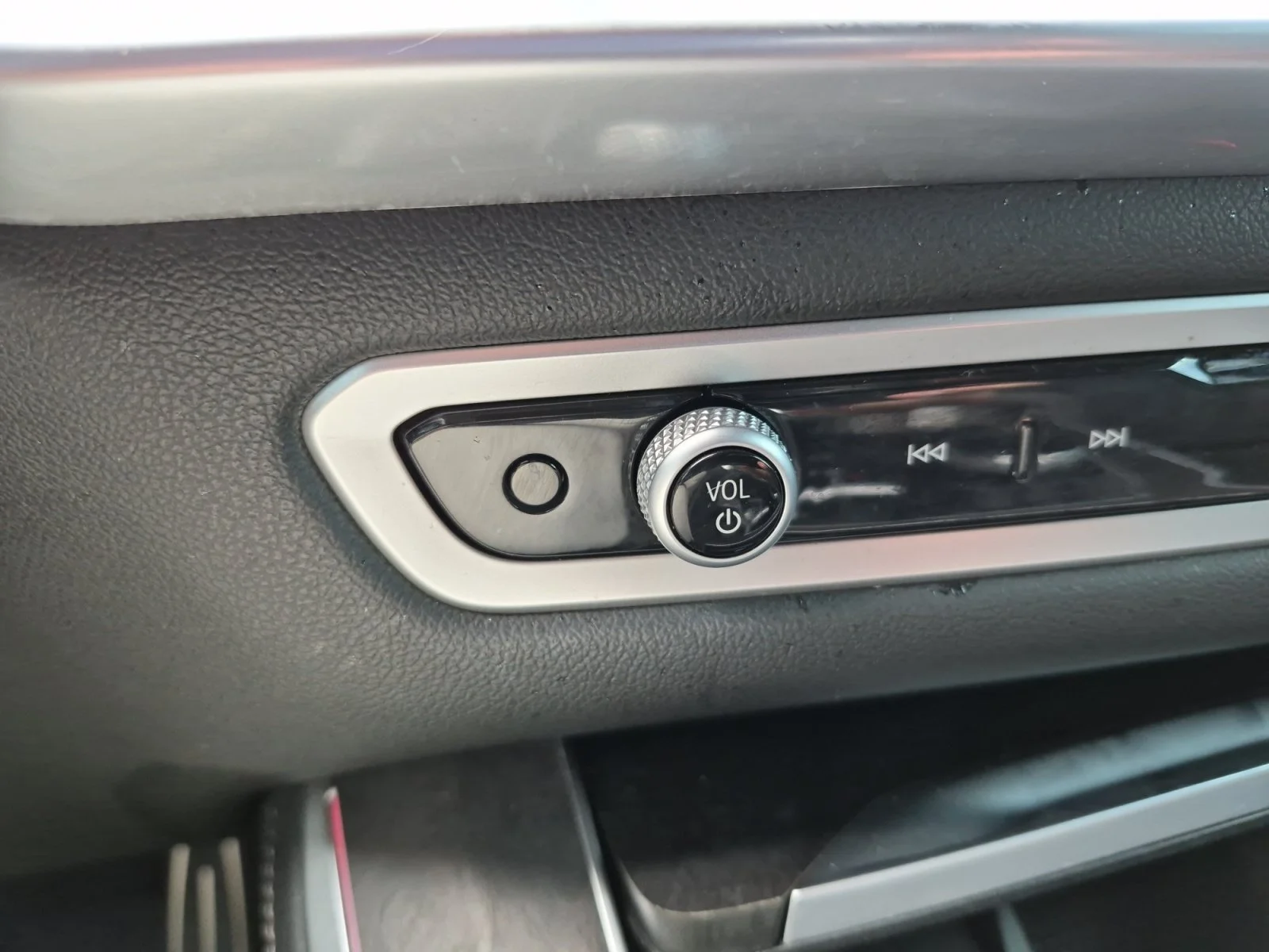 Used 2025 Brooklyn Grey Metallic BMW xDrive40i image 17
