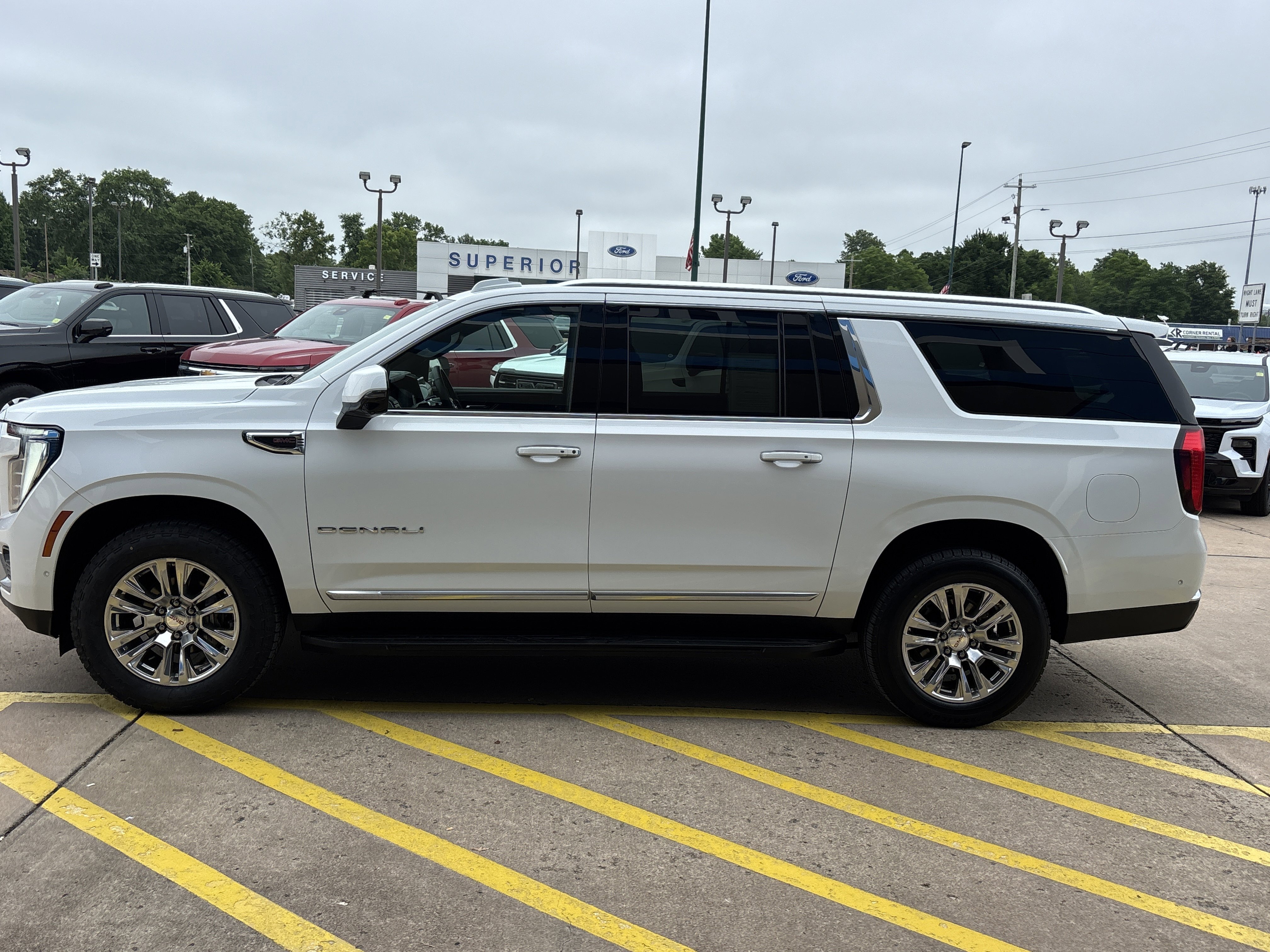 Used 2025 Summit White GMC Denali image 11
