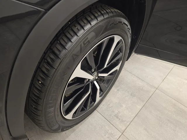 Used 2021 Midnight Black Metallic Toyota XSE image 40