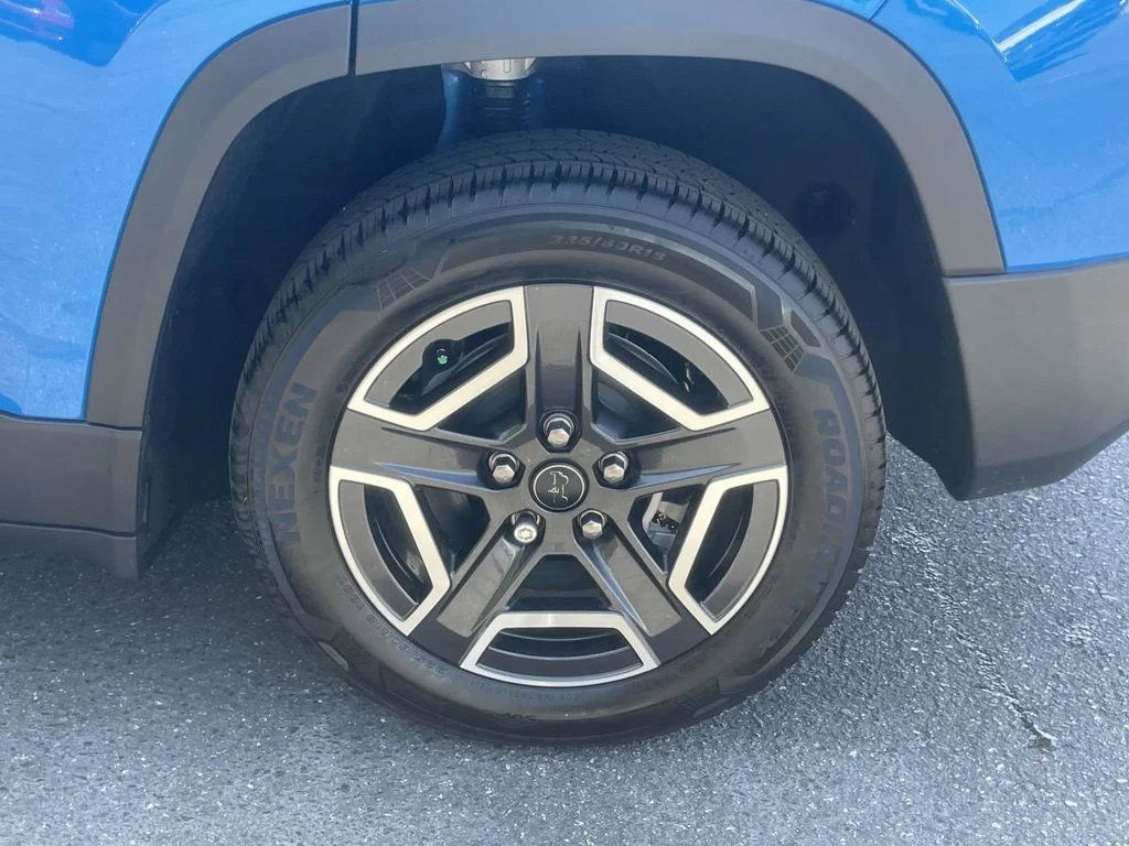 New 2026 Hydro Blue Pearlcoat Jeep Laredo image 12