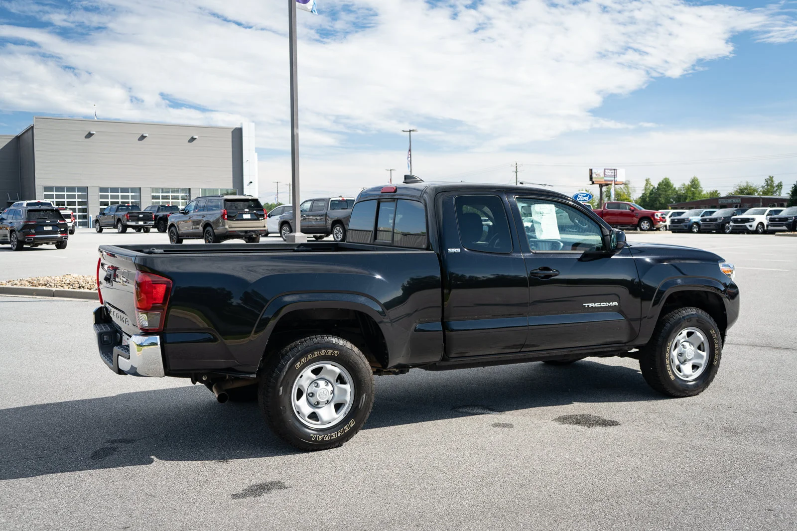 Used 2022 Black Toyota SR5 image 10