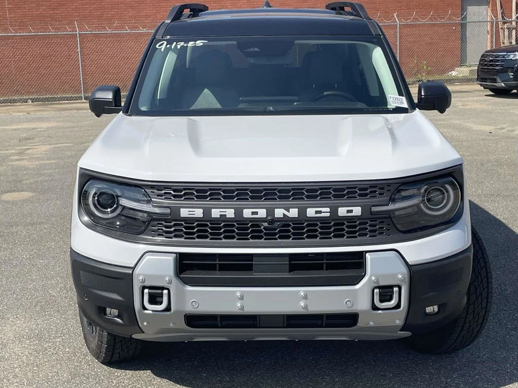 New 2025 Oxford White Ford Badlands® image 8