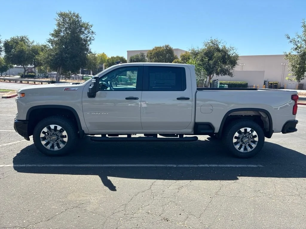 2026 Chevrolet Silverado 2500 HD Custom - Photo 6