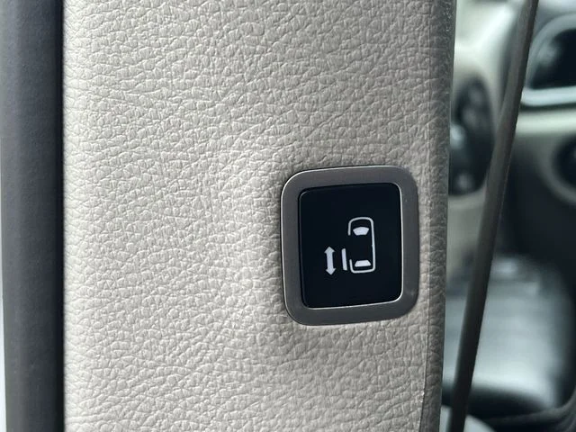 Used 2024 Silver Chrysler Touring L image 37