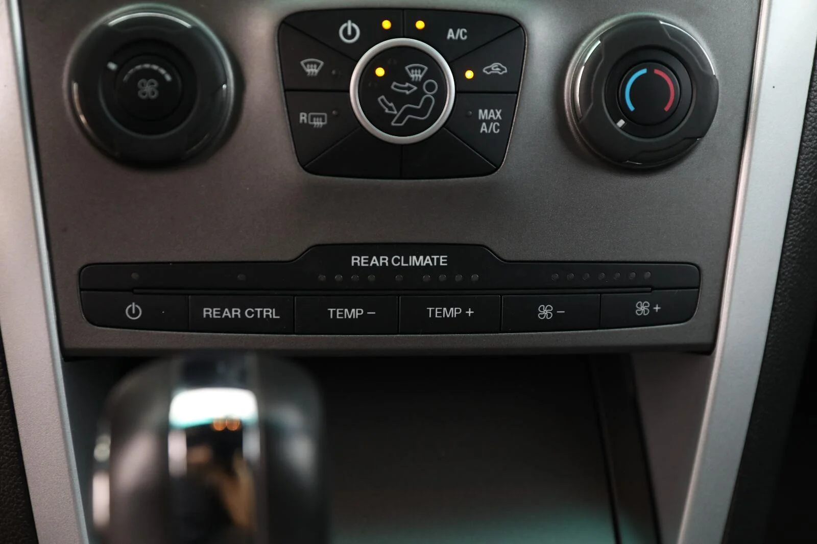 Used 2013 White Platinum Metallic Tri-Coat Ford XLT image 46