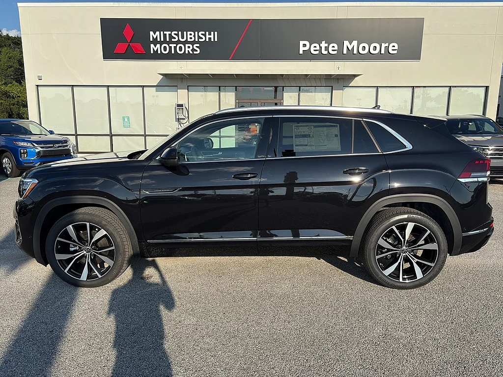 New 2026 Deep Black Pearl Volkswagen 2.0T SEL Premium R-Line 4MOTION image 3