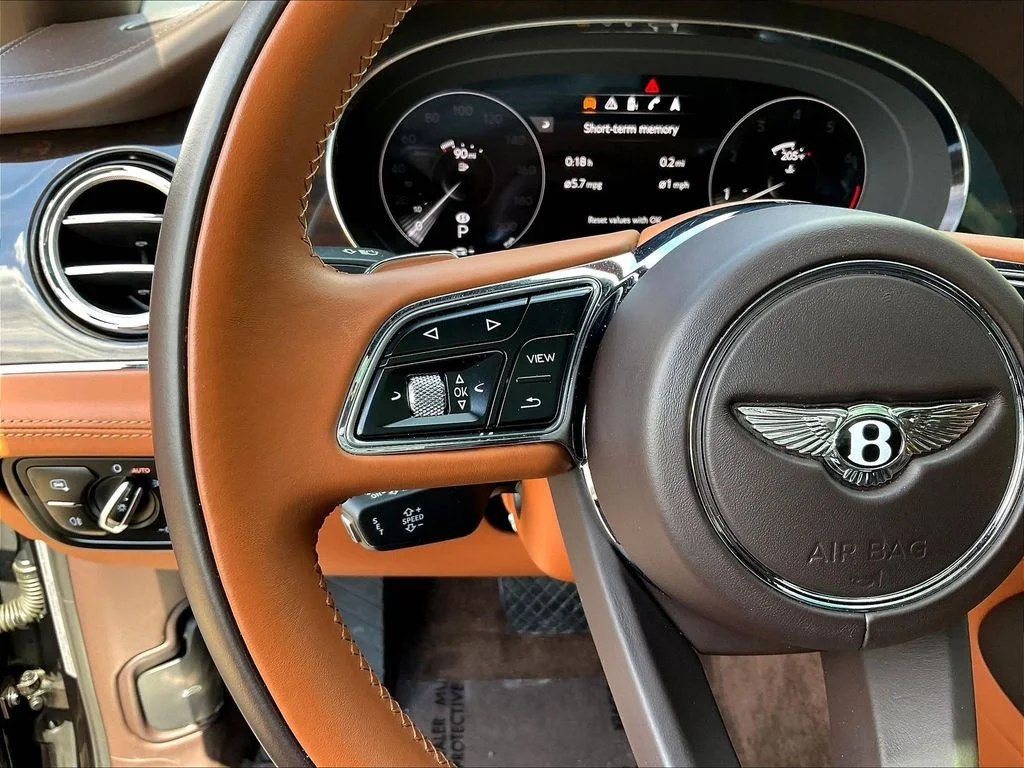 Used 2021 Midnight Emerald Bentley V8 image 11