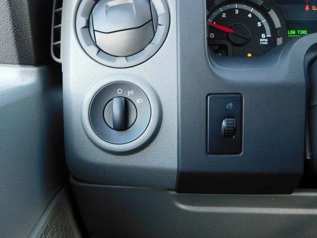 Used 2012 Oxford White Ford XLT image 25