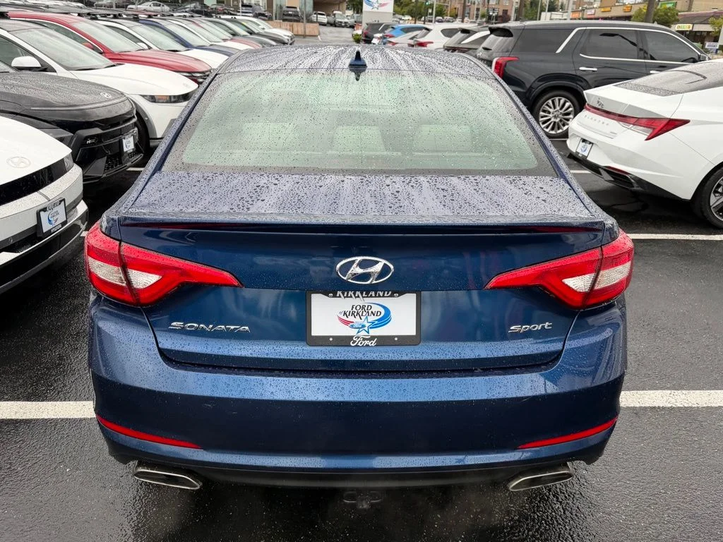 Used 2017 Lakeside Blue Hyundai Sport image 8