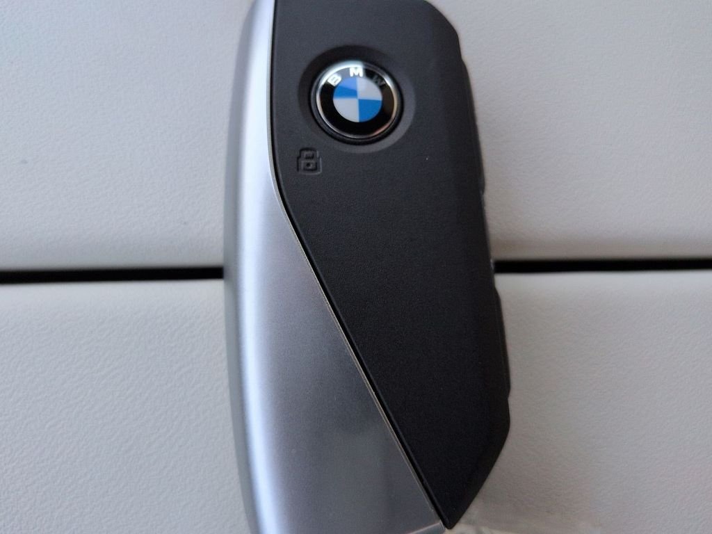 New 2027 Cape York Green Metallic BMW 530i xDrive image 29