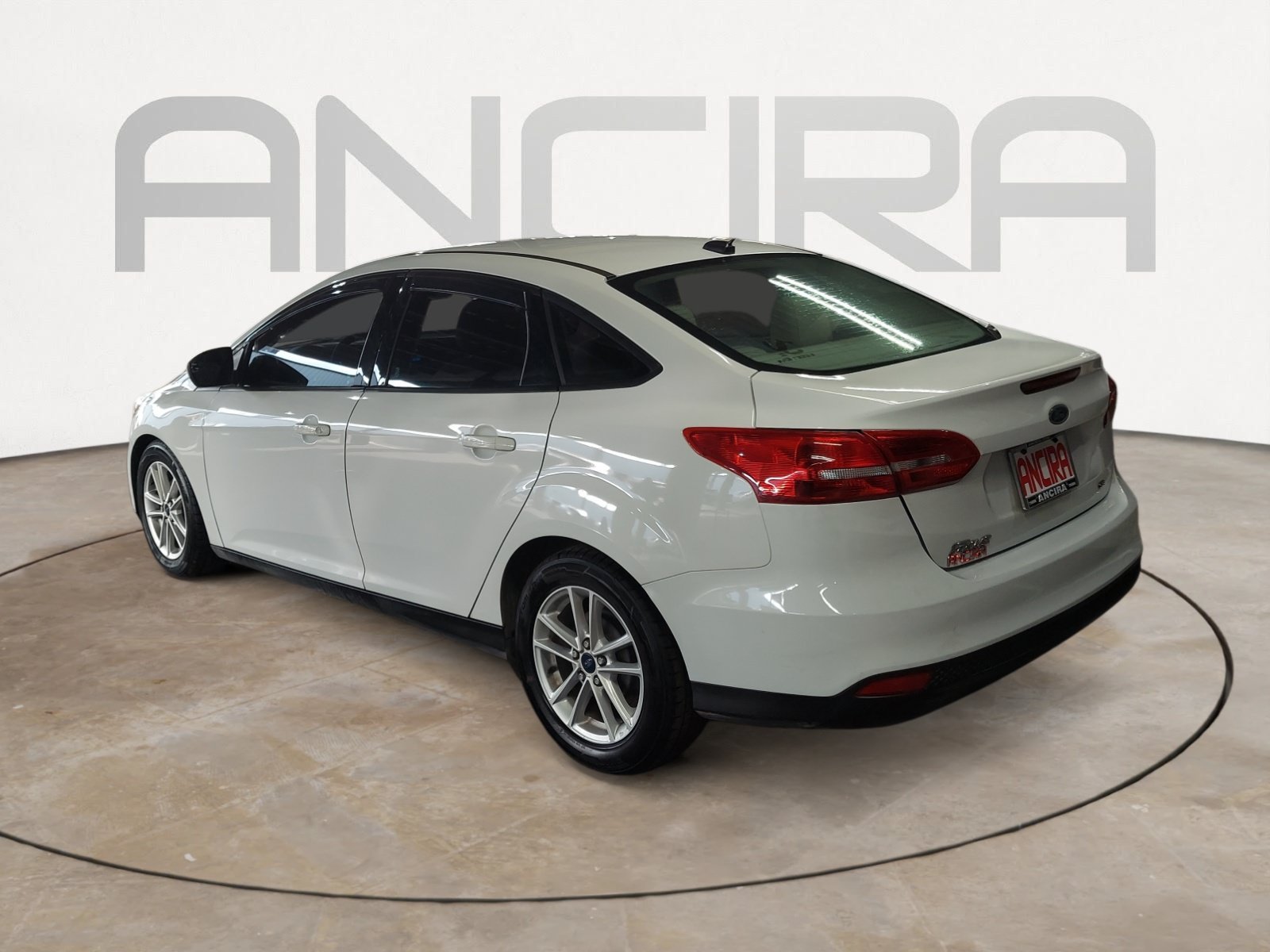 Used 2018 Oxford White Ford SE image 10