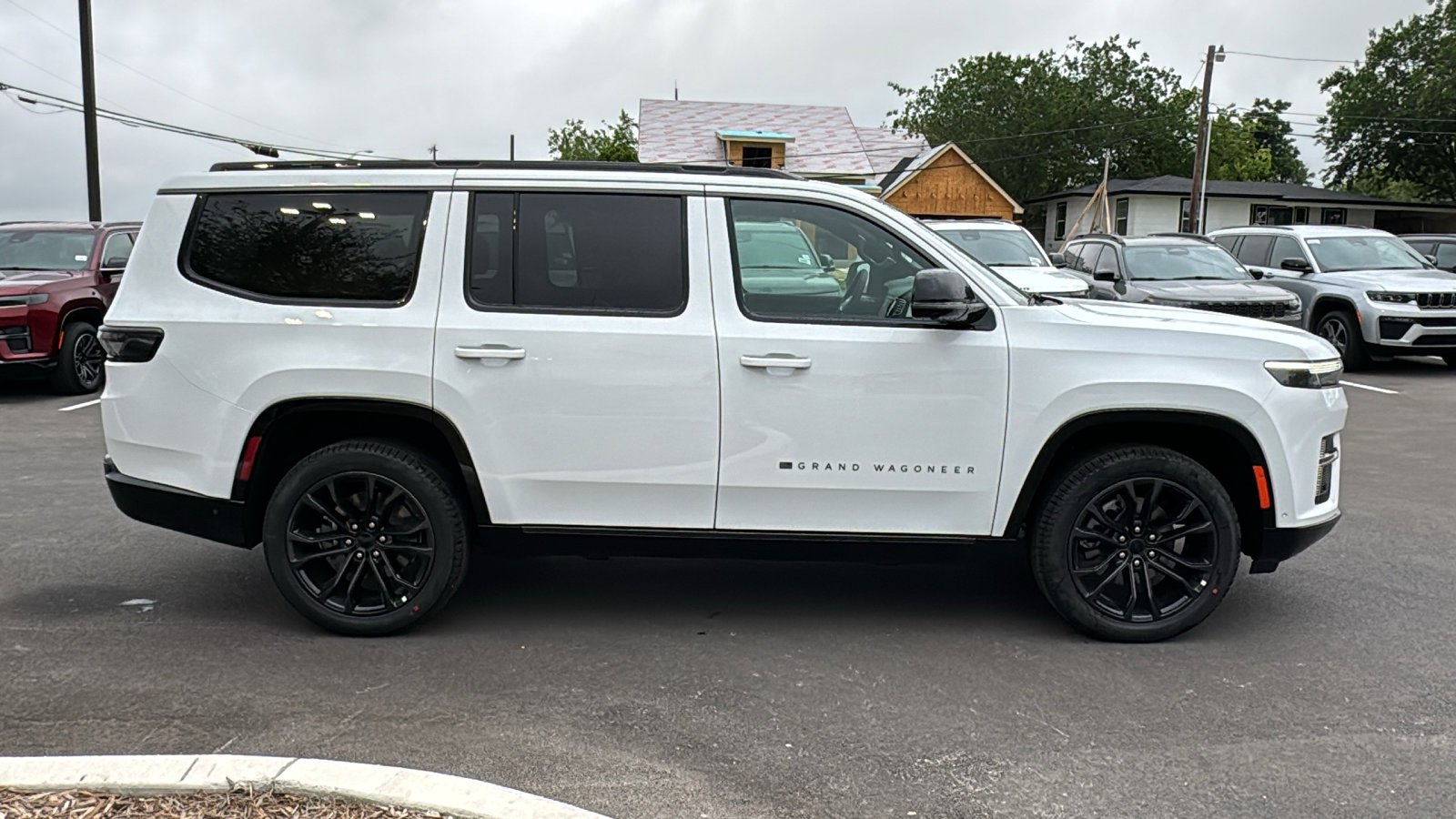 New 2026 Bright White Clear-Coat Exterior Paint Jeep Summit Reserve image 4