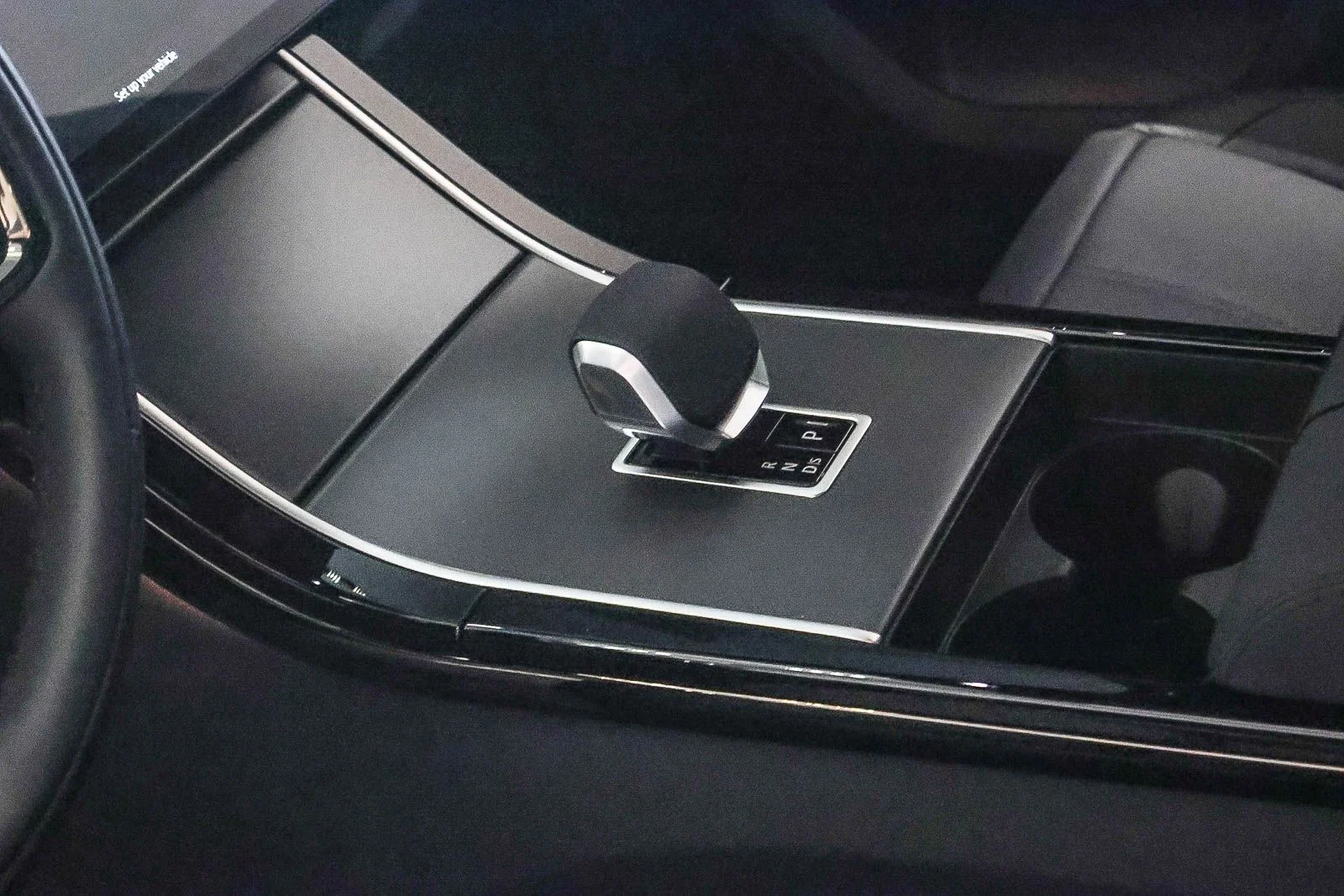 New 2026 Santorini Black Land Rover S image 24