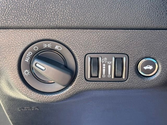 Used 2022 Black Dodge SXT image 36