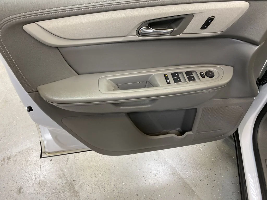 Used 2017 White Chevrolet LT image 20
