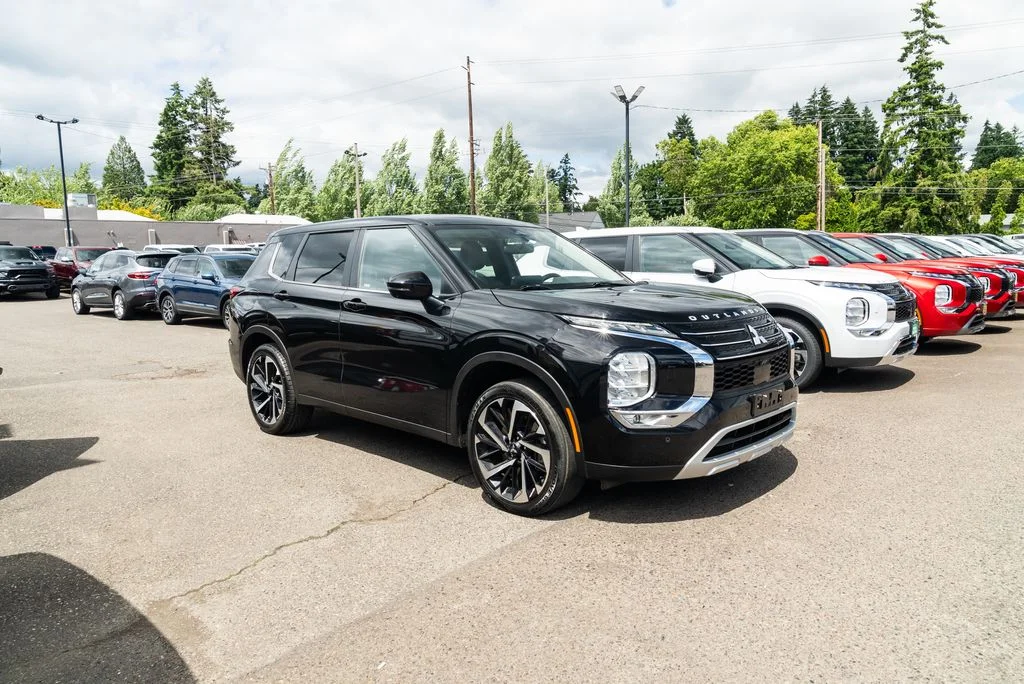 Used 2024 Black Mitsubishi SE image 25