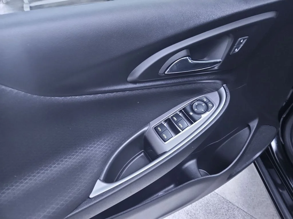 Used 2023  Chevrolet LT image 15