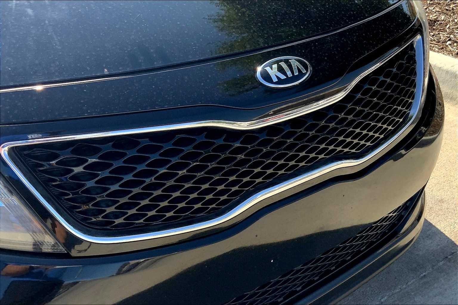 Used 2015 Ebony Black Kia EX image 32