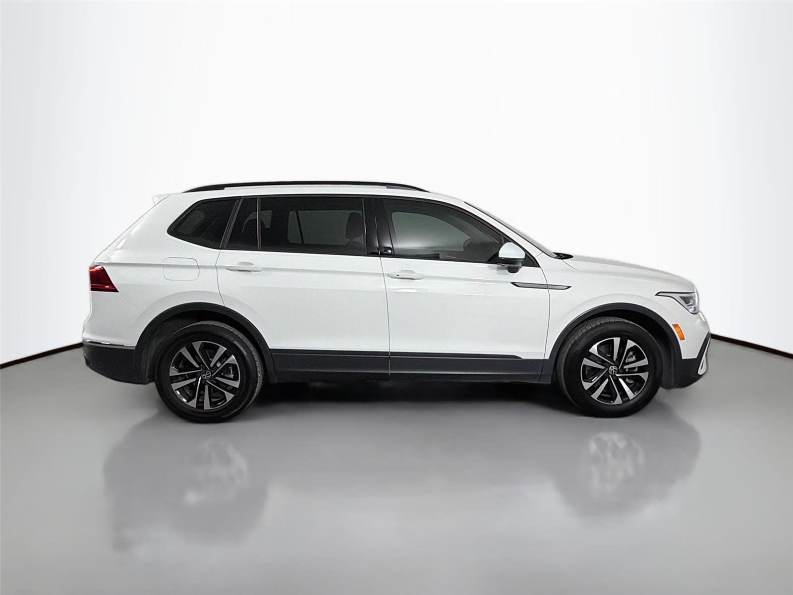 Certified Used 2023  Volkswagen S image 4