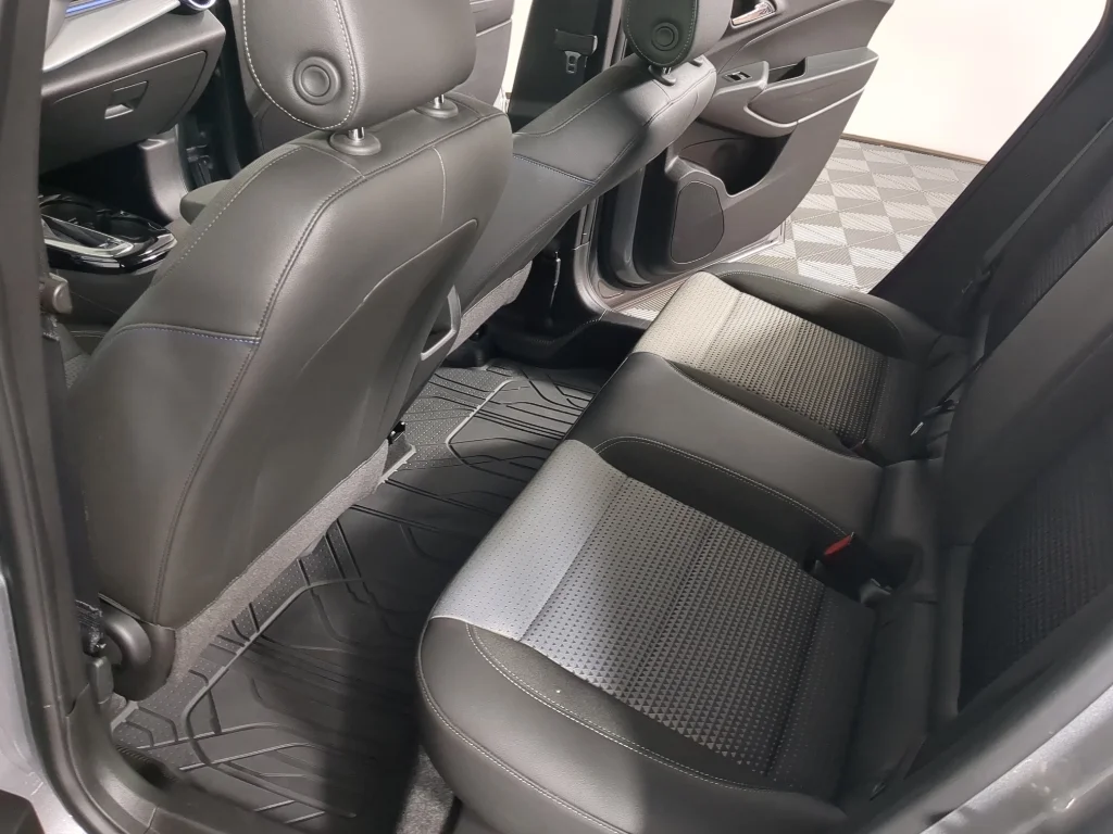 2025 Chevrolet Trax LT - Photo 13