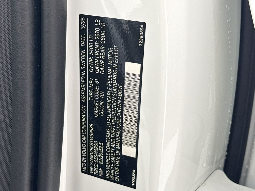 Used 2026 White Volvo B5 Plus image 34