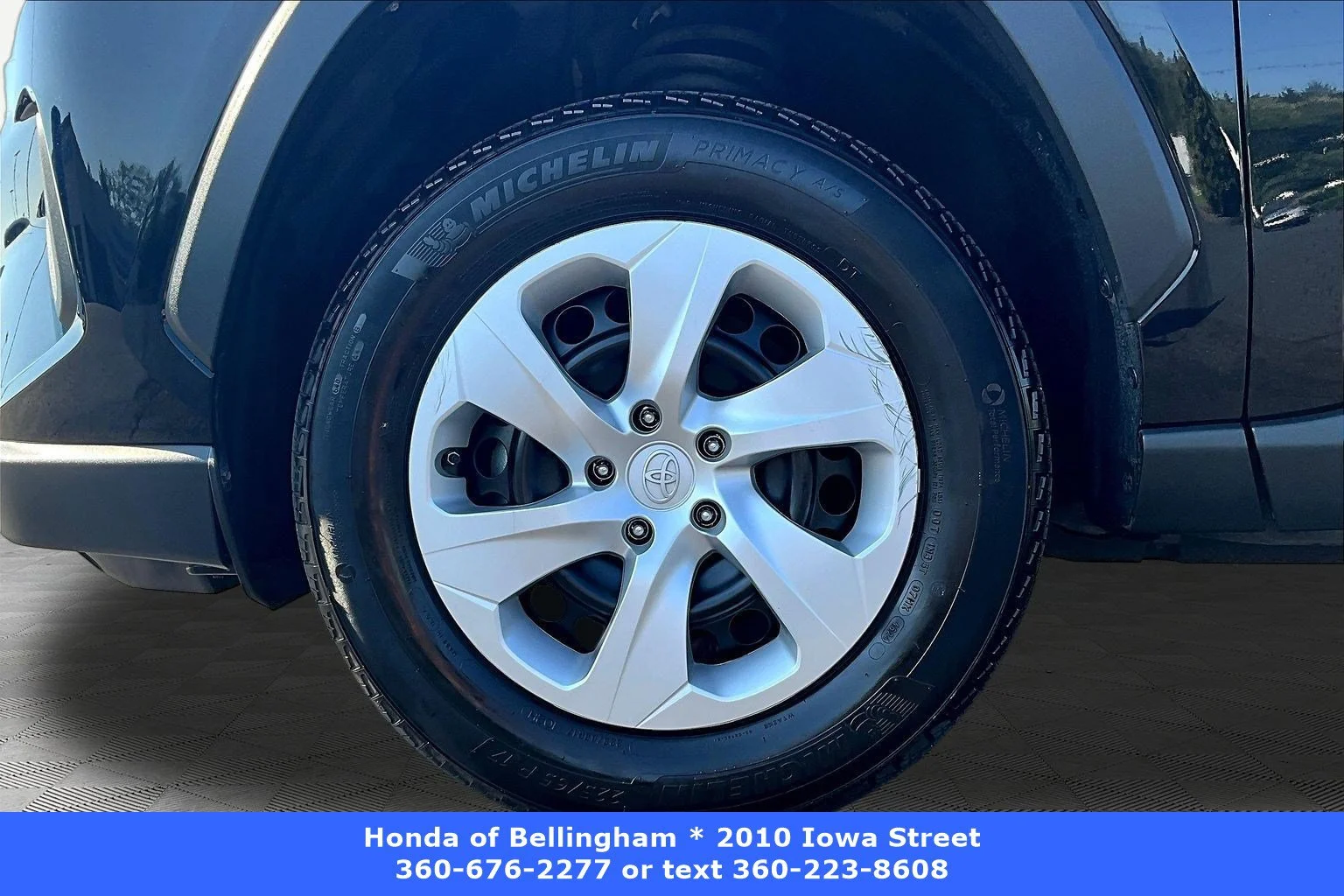 Used 2025 Midnight Black Metallic Toyota LE image 31