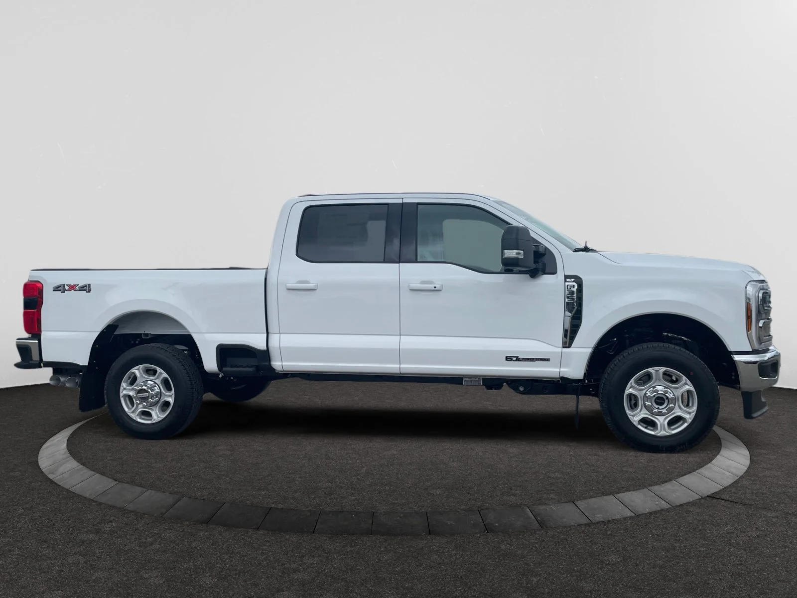 New 2026 Oxford White Ford XLT image 6