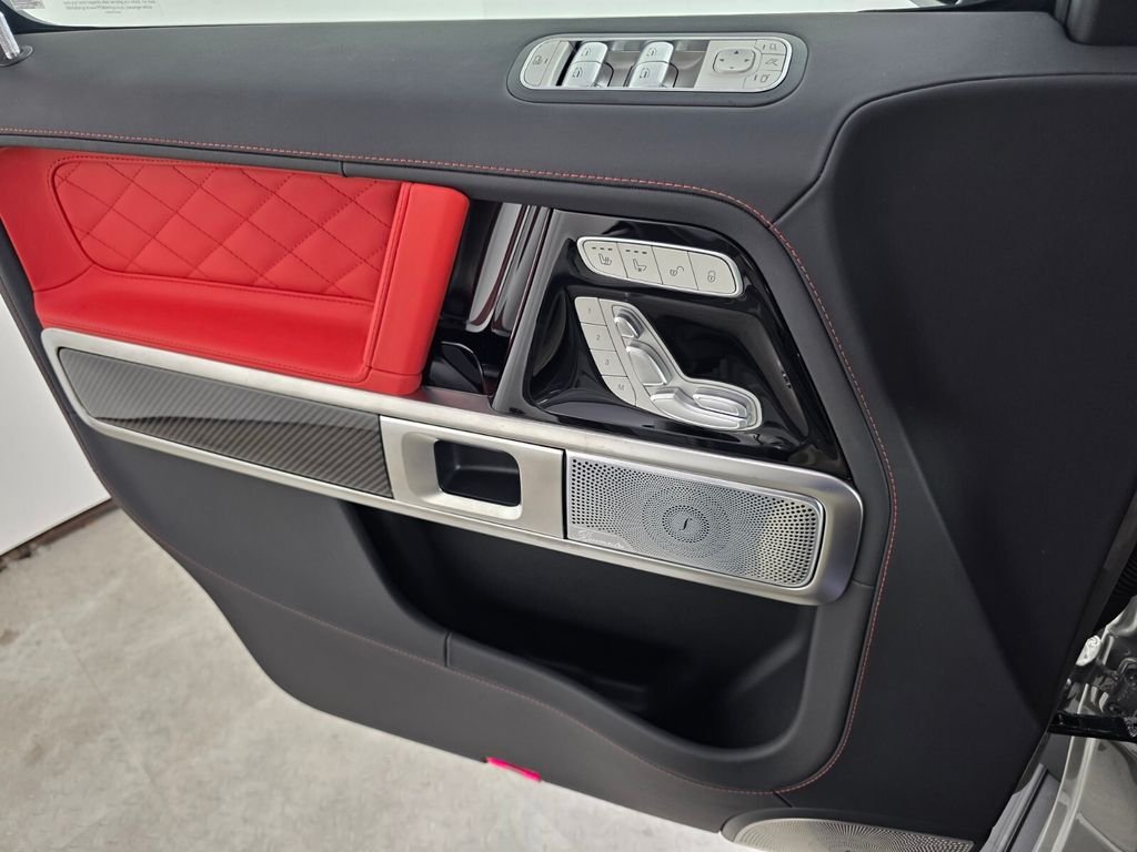 New 2027 MANUFAKTUR Arabian Grey Non- Metallic Mercedes-Benz AMG® G 63 SUV image 17